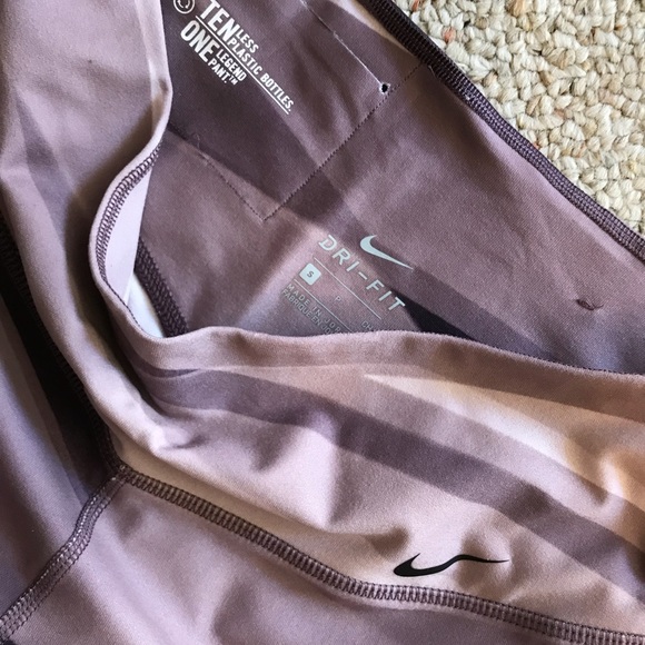 (SOLD) Nike Legend Leggings - Picture 3 of 3